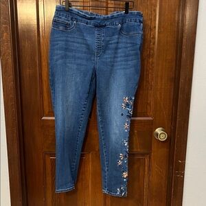 Chico's Blue Cropped Jeans with Floral Embroidery